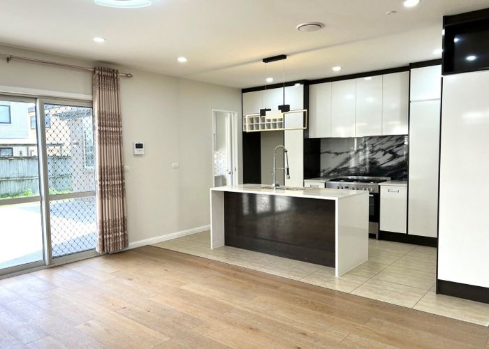  at 21 Calcite Avenue, Flat Bush, Manukau City, Auckland