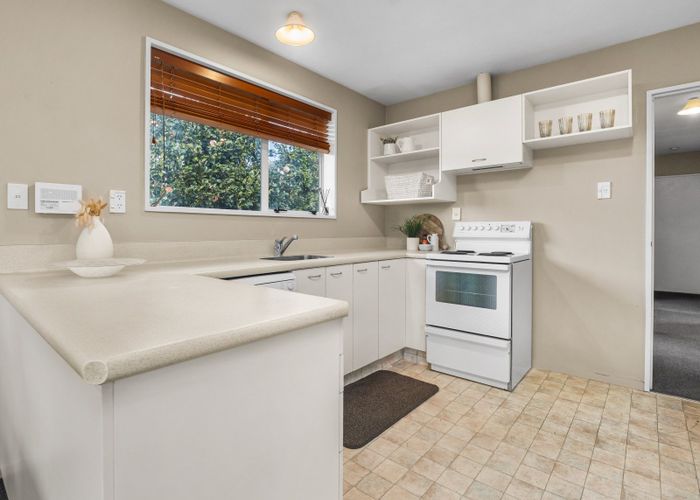  at 2/27 Oakhampton Street, Hornby, Christchurch City, Canterbury