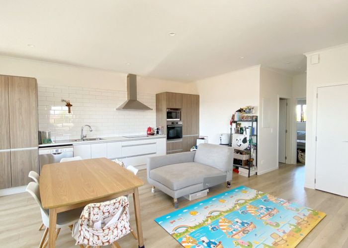  at 5/2 Frances Bryers Road, Hobsonville, Waitakere City, Auckland
