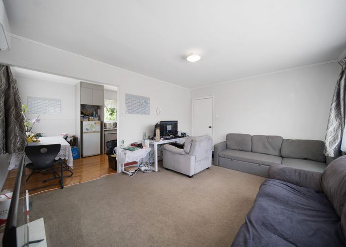  at 8 Haddon Street, Mangere East, Auckland