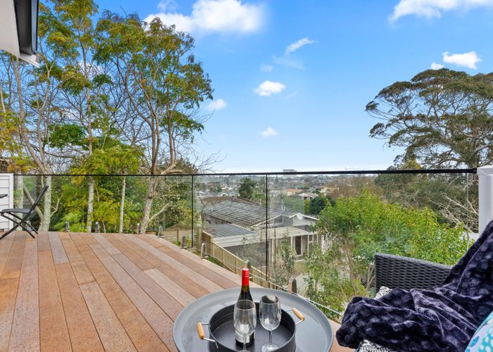  at 2/21 Tobruk Crescent, Milford, Auckland