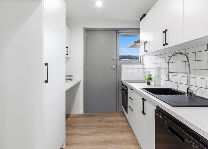  at 2/560 Hereford Street, Linwood, Christchurch City, Canterbury