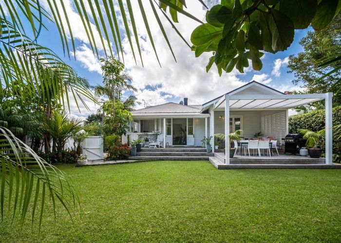  at 15 Waterview Road, Stanley Point, Auckland