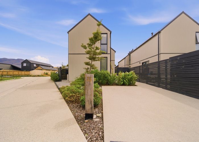  at 33 Casterway Crescent, Jacks Point, Queenstown-Lakes, Otago