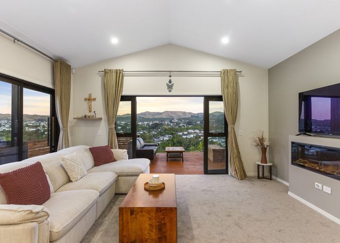  at 186 John Burke Drive, Aotea, Porirua