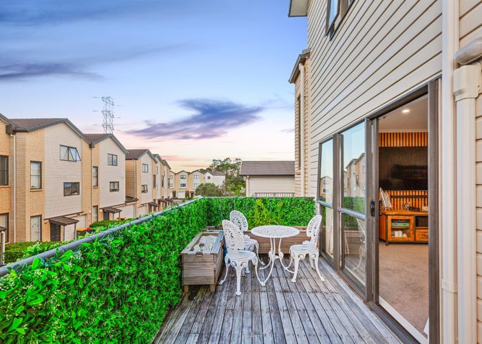  at 27/172 Mcleod Road, Te Atatu South, Auckland