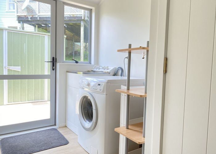  at 8 Phillip Avenue, Glen Eden, Auckland