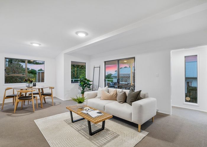  at 2/37 Kia Ora Road, Beach Haven, Auckland