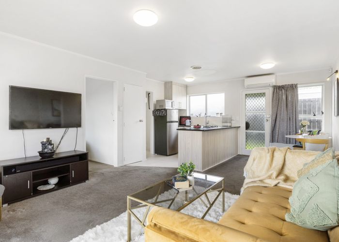  at 2/94 Lynwood Road, New Lynn, Waitakere City, Auckland