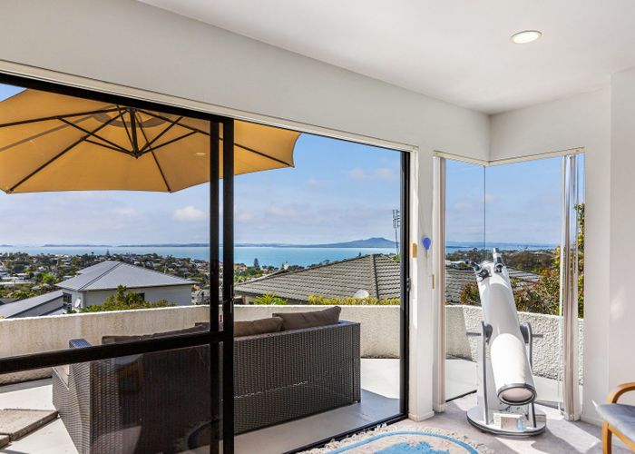 at 2/7 Calypso Place, Rothesay Bay, Auckland