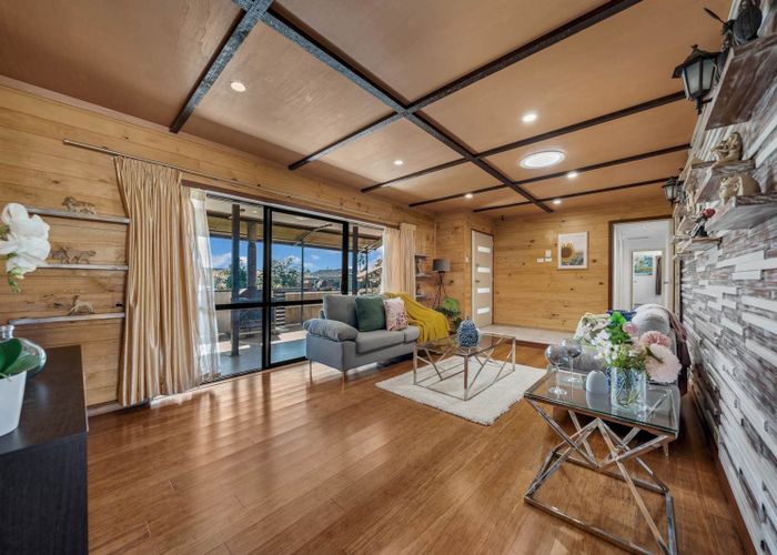  at 8 Papatahi Place, Henderson, Waitakere City, Auckland