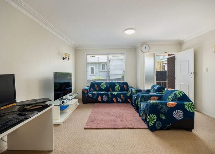  at 2/110 Richardson Road, Mount Albert, Auckland City, Auckland