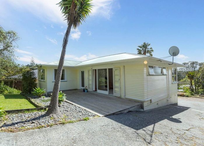  at 99 Cliff View Drive, Green Bay, Auckland