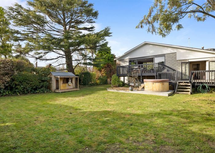  at 422 Cashmere Road, Westmorland, Christchurch