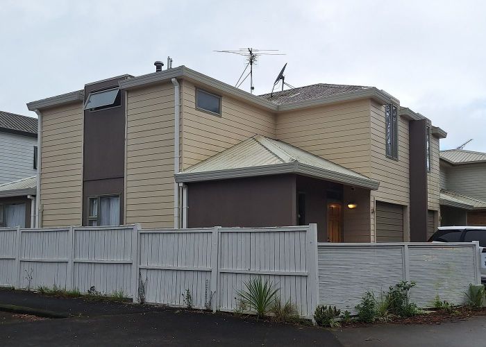 at 37 Verdale Circle, Glen Eden, Waitakere City, Auckland