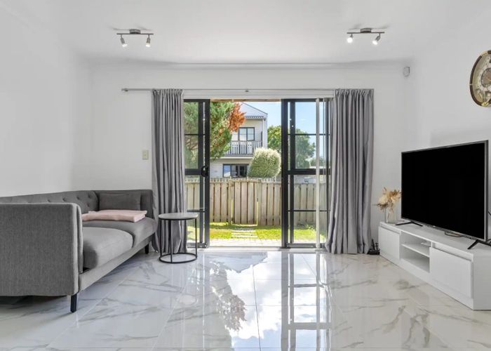  at 33 Carolina Place, Albany, North Shore City, Auckland
