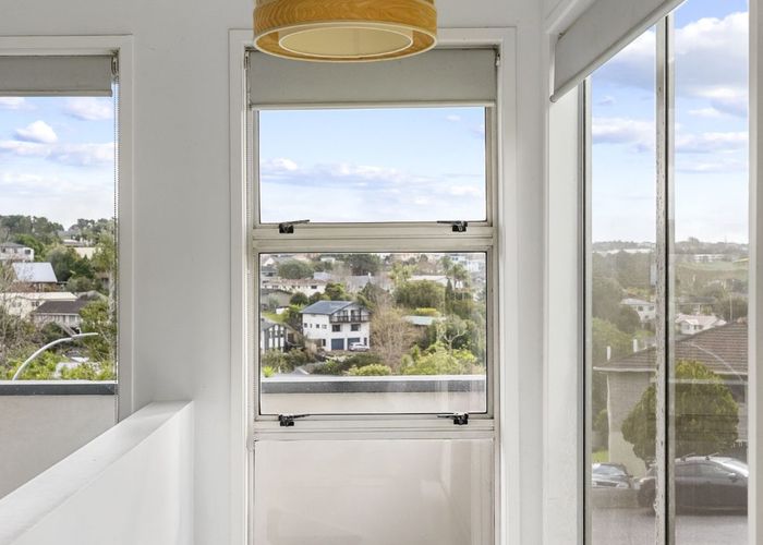  at 10 Dianthus Place, Browns Bay, North Shore City, Auckland