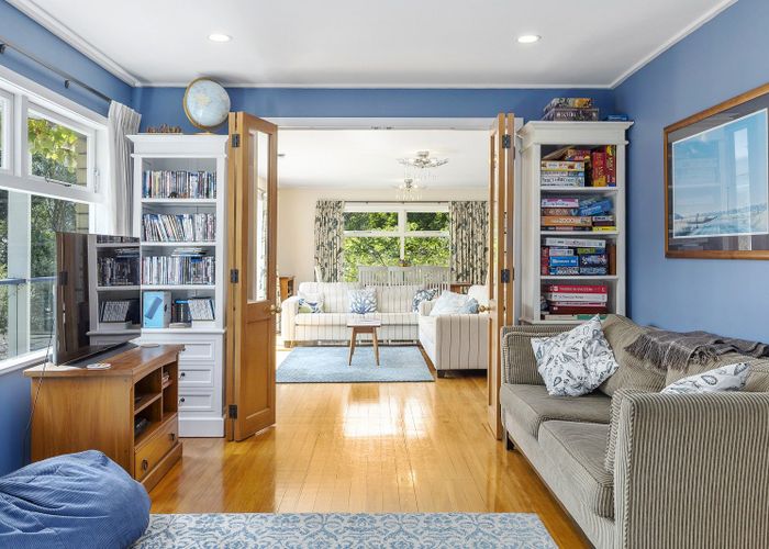  at 5 Kellsmere Crescent, Island Bay, Wellington