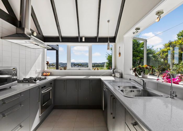  at 8 Alderton Place, Opaheke, Papakura