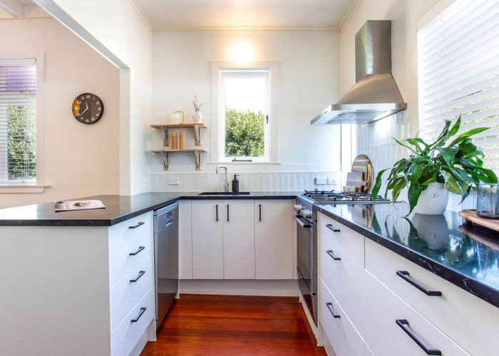  at 8 Oakley Avenue, Waterview, Auckland City, Auckland