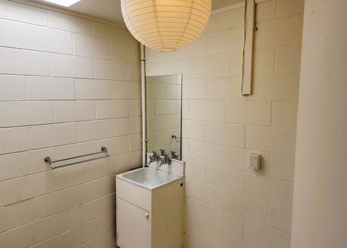  at 2/1 Corrella Road, Belmont, North Shore City, Auckland