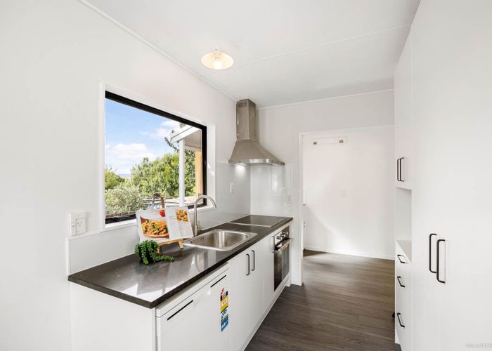  at 2/90 Shifnal Drive, Randwick Park, Manukau City, Auckland