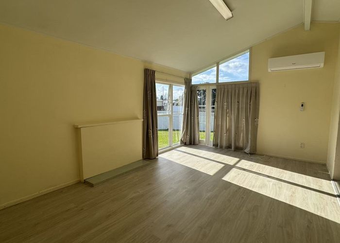  at 21 Normandy Place, Henderson, Auckland
