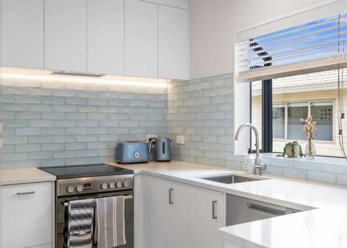  at 1/6 Knott Road, Stanmore Bay, Whangaparaoa