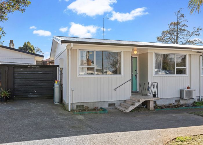  at 2/1 Sturges Road, Henderson, Waitakere City, Auckland