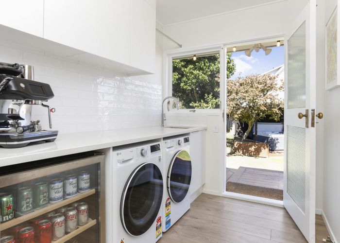  at 39 Meadway, Sunnyhills, Auckland