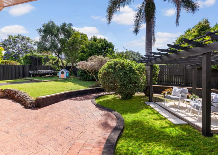  at 9 Tudward Glade, Hillcrest, North Shore City, Auckland