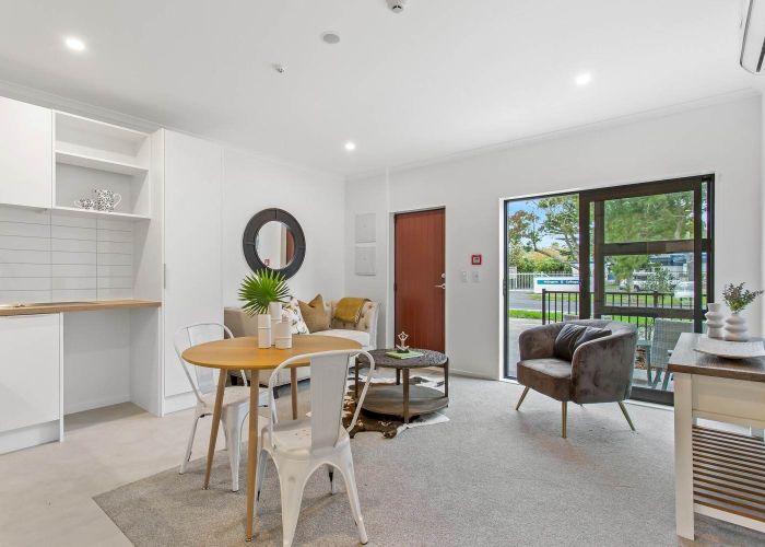  at 4/20 Bader Drive, Mangere, Manukau City, Auckland