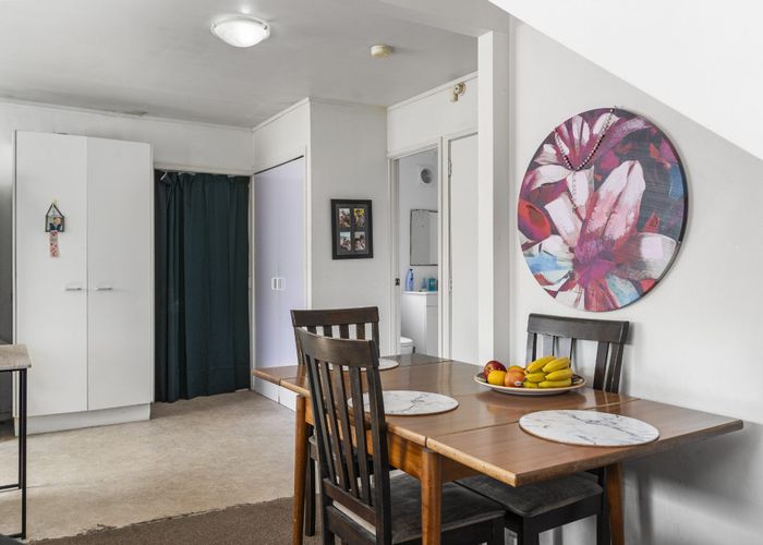  at 6 Caspian Close, New Lynn, Auckland