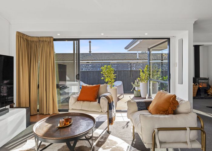  at 320 Main North Road, Redwood, Christchurch City, Canterbury
