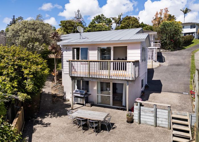 at 2/28A Tamahere Drive, Glenfield, Auckland