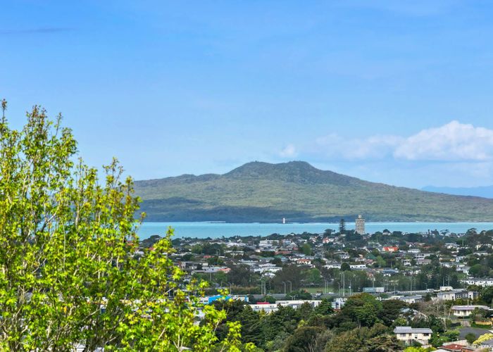  at 627A Glenfield Road, Totara Vale, Auckland
