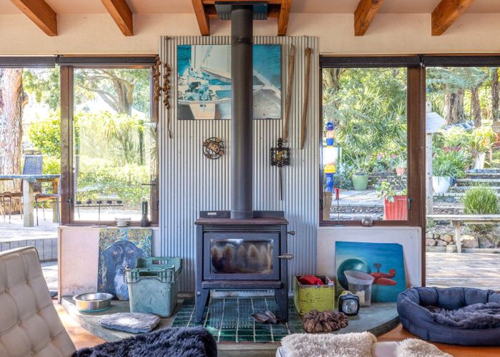  at 18 Te Makiri Road, Onetangi, Waiheke Island, Auckland