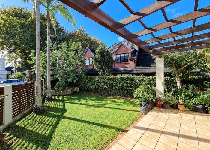  at 38A Oakwood Grove, Eastern Beach, Manukau City, Auckland