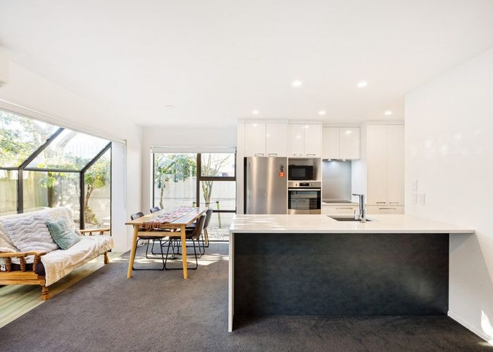  at 2/1 Winchester Street, Merivale, Christchurch City, Canterbury