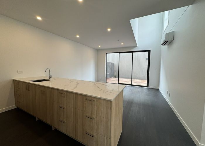  at 2/323 Riverside Dr, Waterloo, Lower Hutt, Wellington