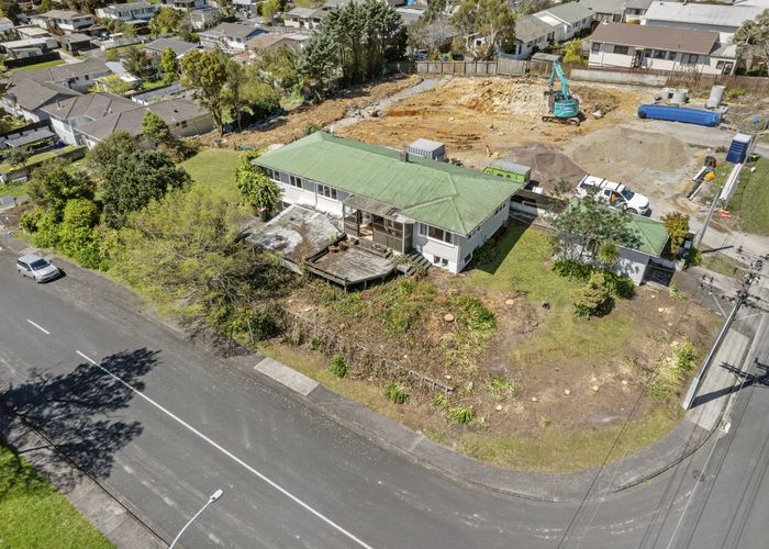  at 84 Awaroa Road, Sunnyvale, Auckland