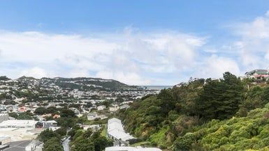  at 88 Akaroa Drive, Maupuia, Wellington