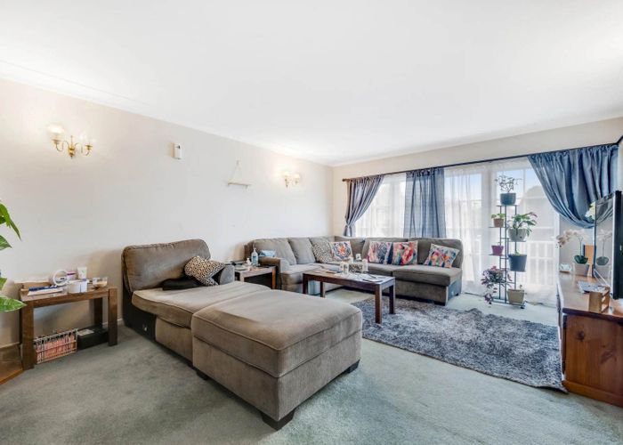  at 11 Fratley Avenue, Farm Cove, Auckland