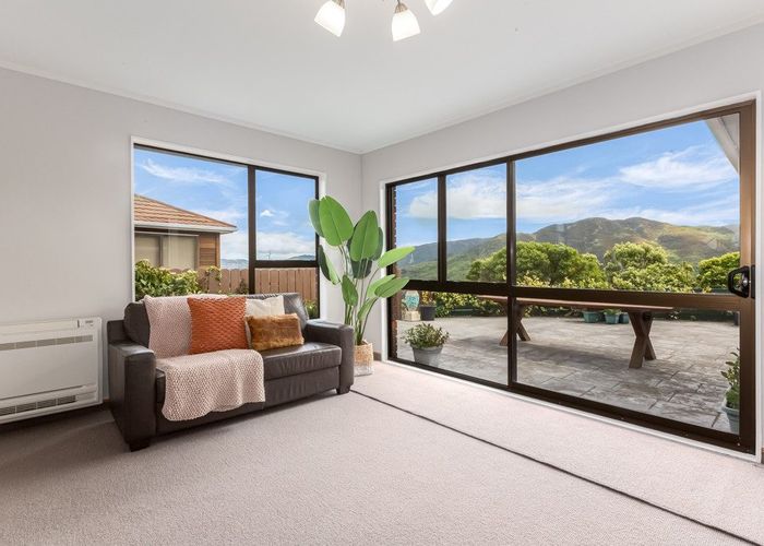  at 33 Satara Crescent, Khandallah, Wellington