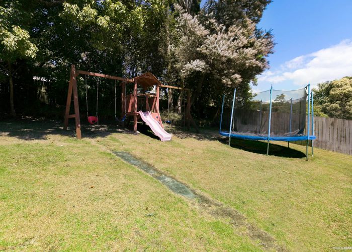  at 55 Oaktree Avenue, Browns Bay, Auckland