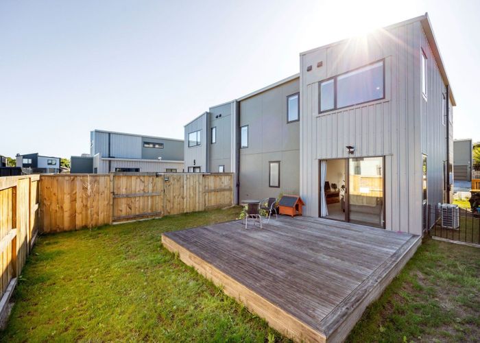  at 15 Jacks Landing Drive, Hamilton Lake, Hamilton