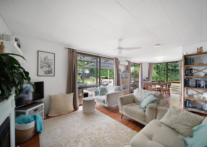  at 9 Justamere Place, Weymouth, Manukau City, Auckland