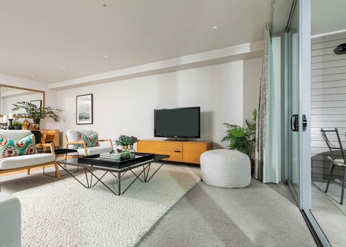  at 102/585 Beach Road, Rothesay Bay, Auckland