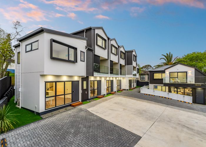  at 16C St Catherine Crescent, West Harbour, Waitakere City, Auckland