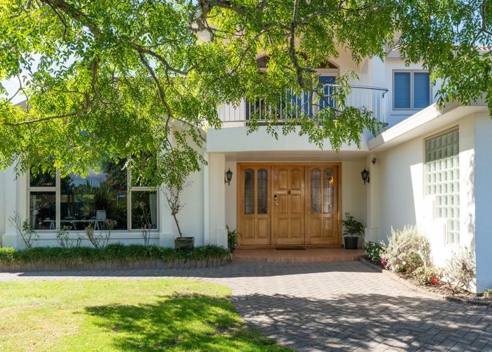  at 3 Makepeace Place, Flagstaff, Hamilton